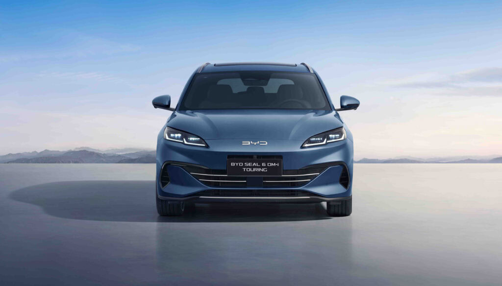 BYD Seal 6 DM-i Touring – exteriér, barva Atlantis Blue, zepředu