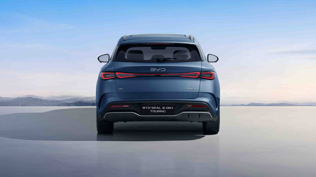 BYD Seal 6 DM-i Touring – exteriér, barva Atlantis Blue, zezadu