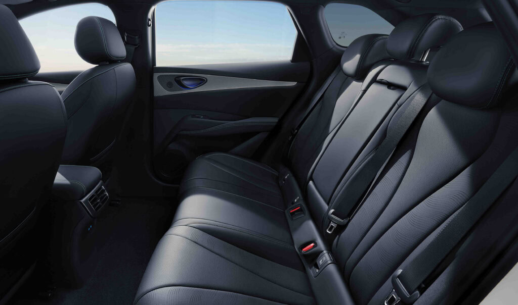 BYD Seal 6 DM-i Touring – interiér, barva Black