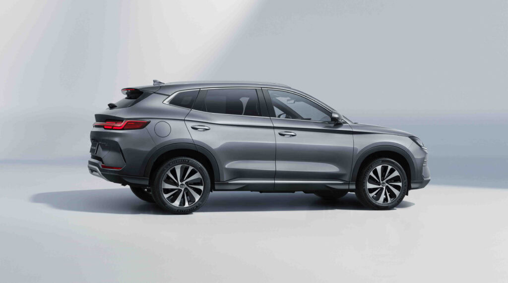BYD Seal U DM-i – exteriér, z boku
