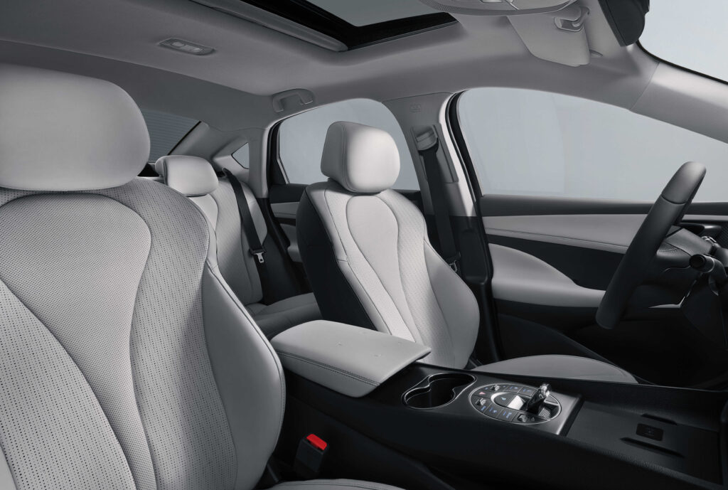BYD Seal 5 DM-i – interiér, barva Time Grey, zezadu