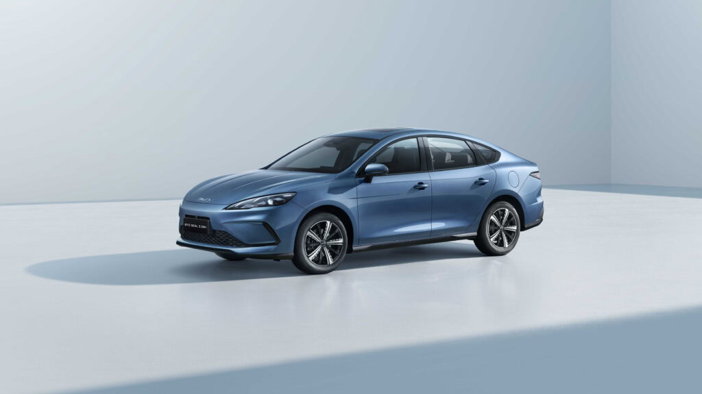 BYD Seal 5 DM-i – exteriér, šikmo zepředu zleva