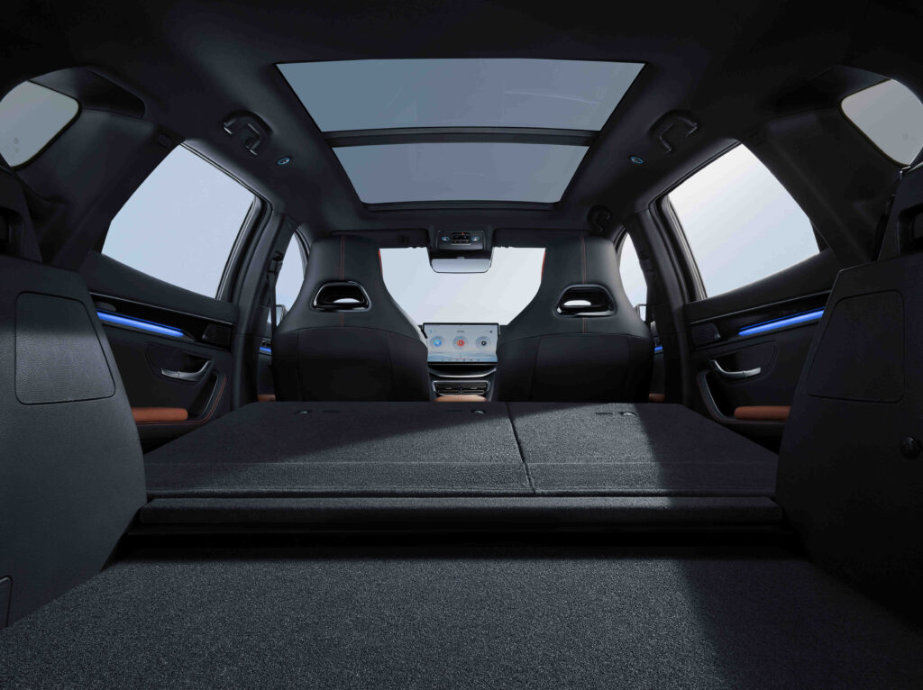 BYD Seal U DM-i – interiér, barva Black