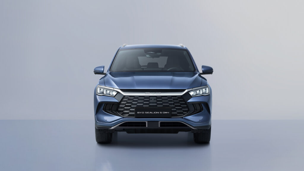 BYD Sealion 5 DM-i – barva Atlantis Blue, zepředu