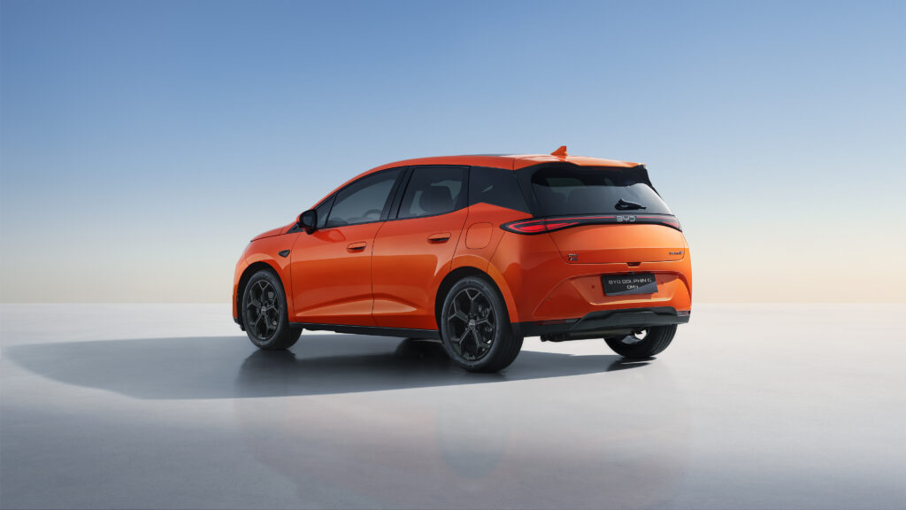 BYD Dolphin – pohled zezadu zleva